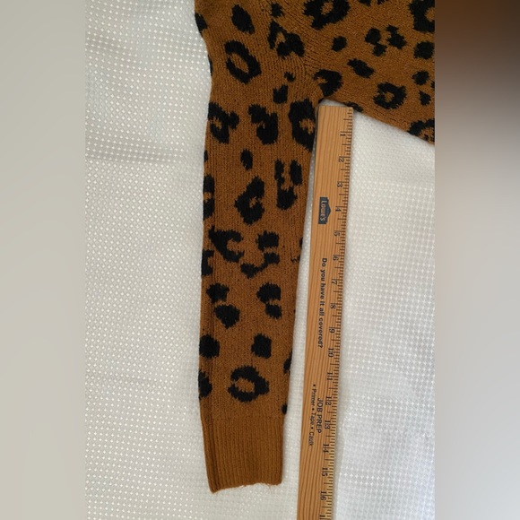 Old Navy cheetah leopard print classic sweater, size XS - Picture 7 of 9
